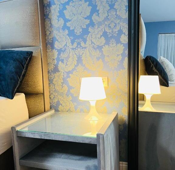 اتاق استاندارد با چشم‌انداز باغ, Ti