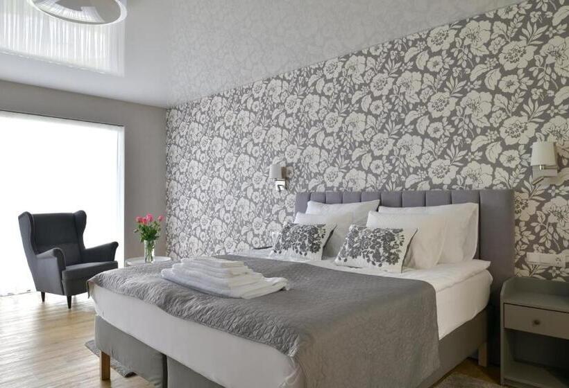 اتاق لوکس با بالکن, Ti