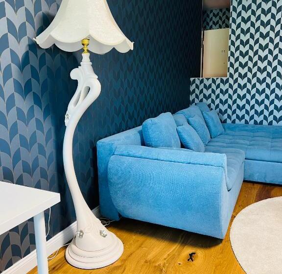 اتاق خانوادگی, Ti