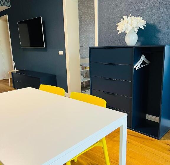 اتاق خانوادگی, Ti