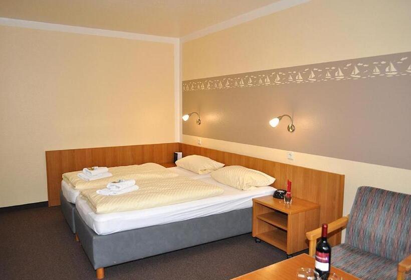 Номер Стандарт с Террасой, Gästehaus Lietzow & Störtebeker Camp