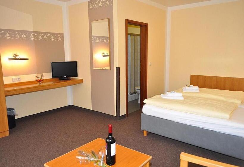Номер Стандарт с Террасой, Gästehaus Lietzow & Störtebeker Camp
