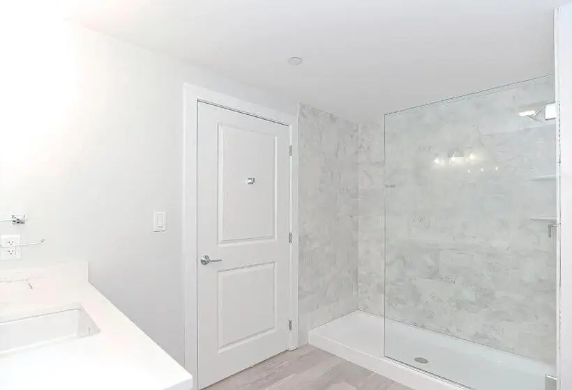 オーシャンビューデラックススイート, Harbourtown Suites On Plymouth Harbor