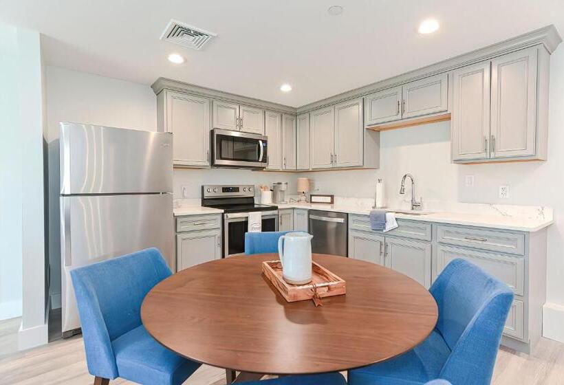 Люкс Повышенной Комфортности, Harbourtown Suites On Plymouth Harbor