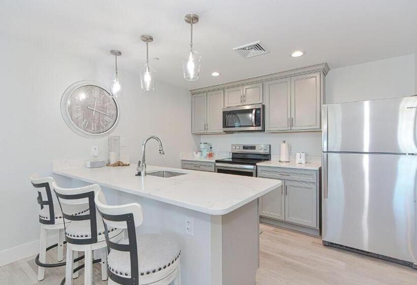Люкс Deluxe Вид на Море, Harbourtown Suites On Plymouth Harbor