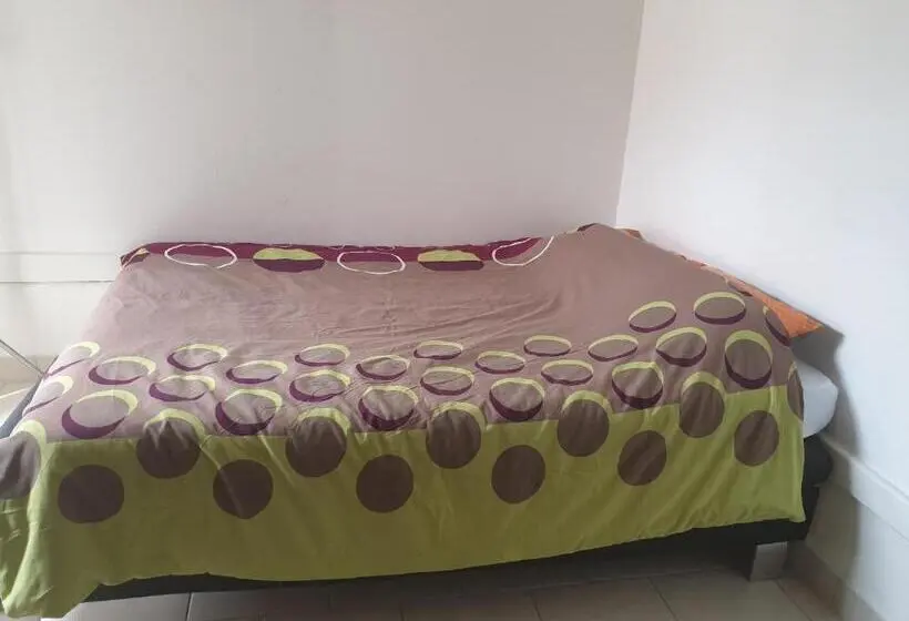 استودیوی استاندارد, Isa