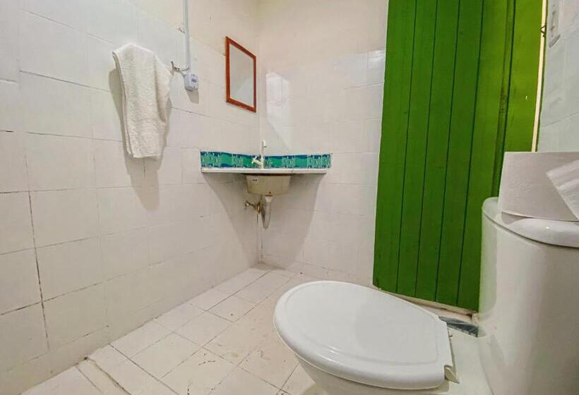 سوییت با چشم‌انداز باغ, Padang Hostel