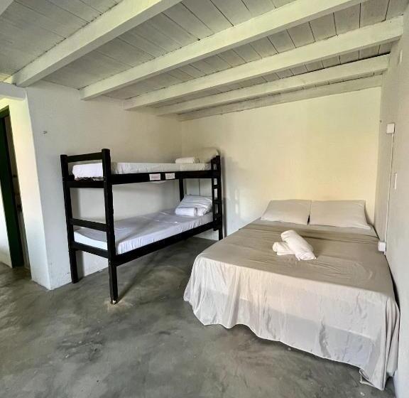 سوییت با چشم‌انداز باغ, Padang Hostel