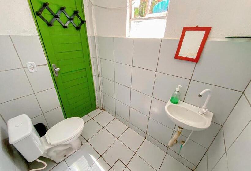 اتاق استاندارد با سرویس بهداشتی مشترک, Padang Hostel