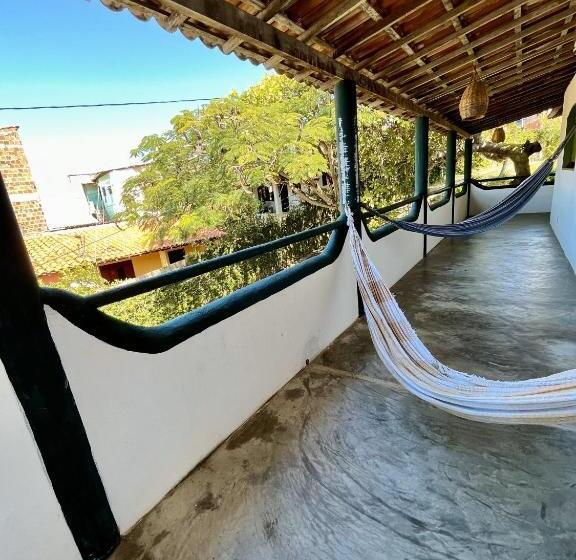 اتاق استاندارد با سرویس بهداشتی مشترک, Padang Hostel