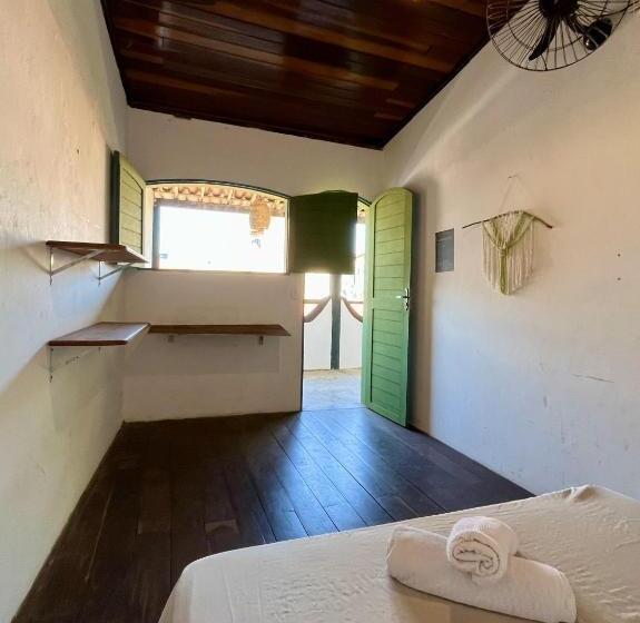 اتاق استاندارد با سرویس بهداشتی مشترک, Padang Hostel