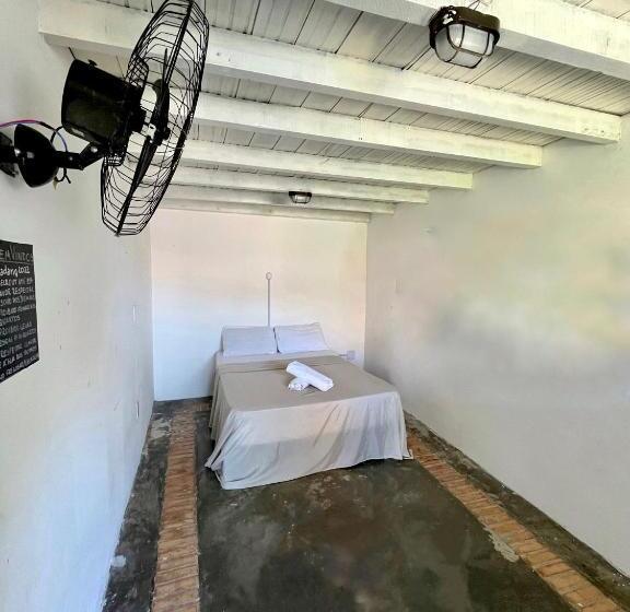 اتاق استاندارد با سرویس بهداشتی مشترک, Padang Hostel