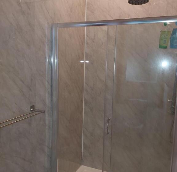 חדר דלוקס, Kirkhouse