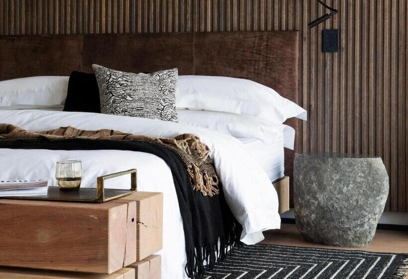 اتاق لوکس با تخت بزرگ, Askara Haus