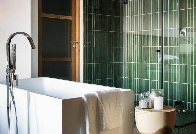 اتاق لوکس با تخت بزرگ, Askara Haus