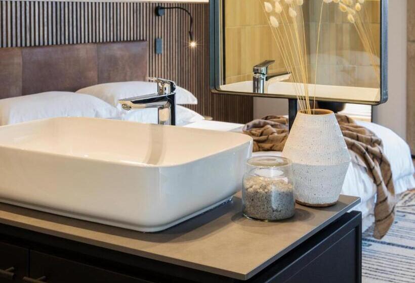 اتاق لوکس با تخت بزرگ, Askara Haus