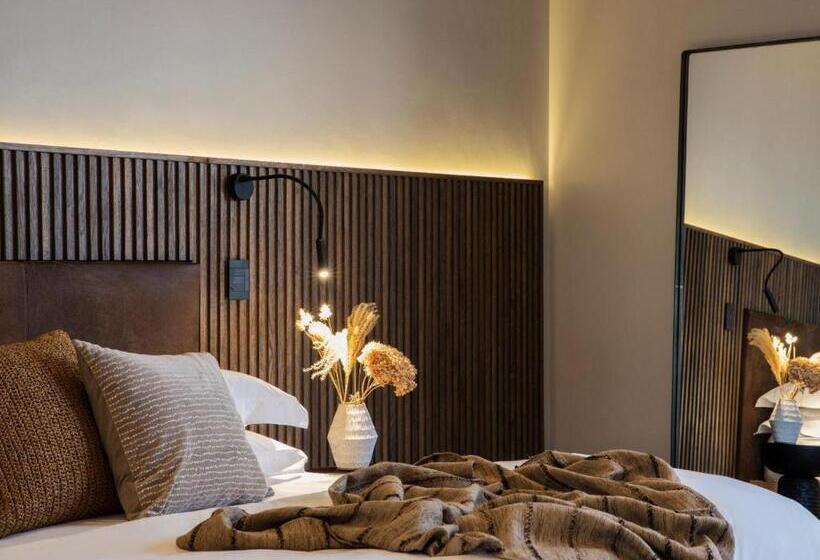 اتاق لوکس با تخت بزرگ, Askara Haus