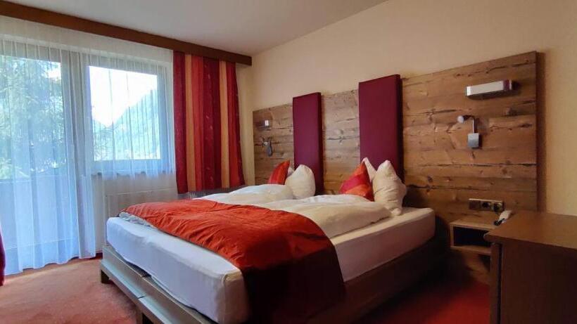 חדר סטנדרט לשלושה, Buckelhof