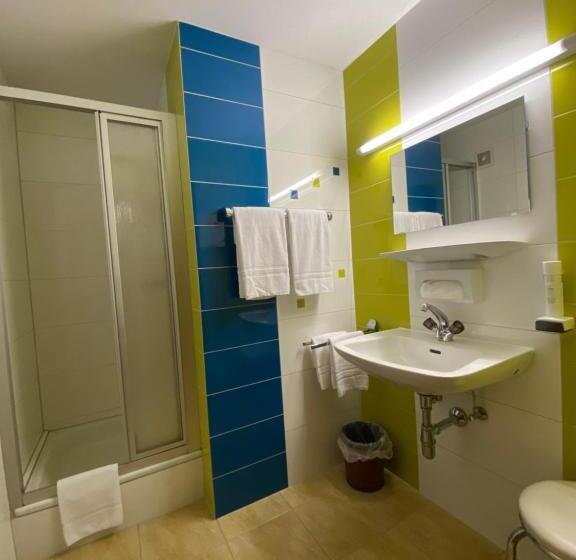 חדר סטנדרט לארבעה, Buckelhof