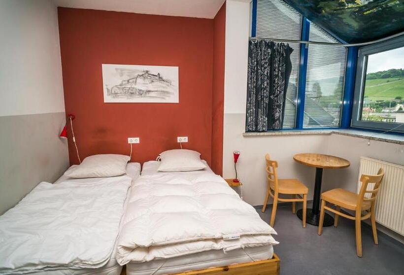 标准间, Babelfish Hostel