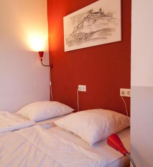 Номер Стандарт, Babelfish Hostel