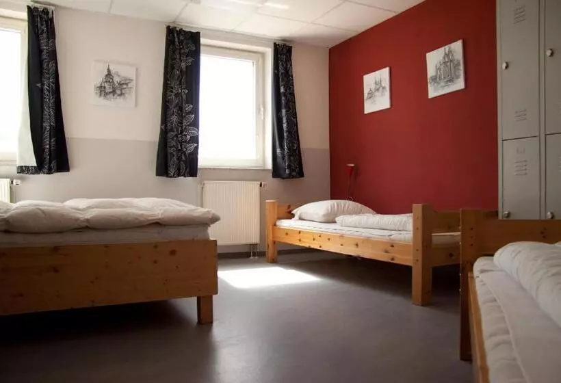 آپارتمان 1 خوابه, Babelfish Hostel