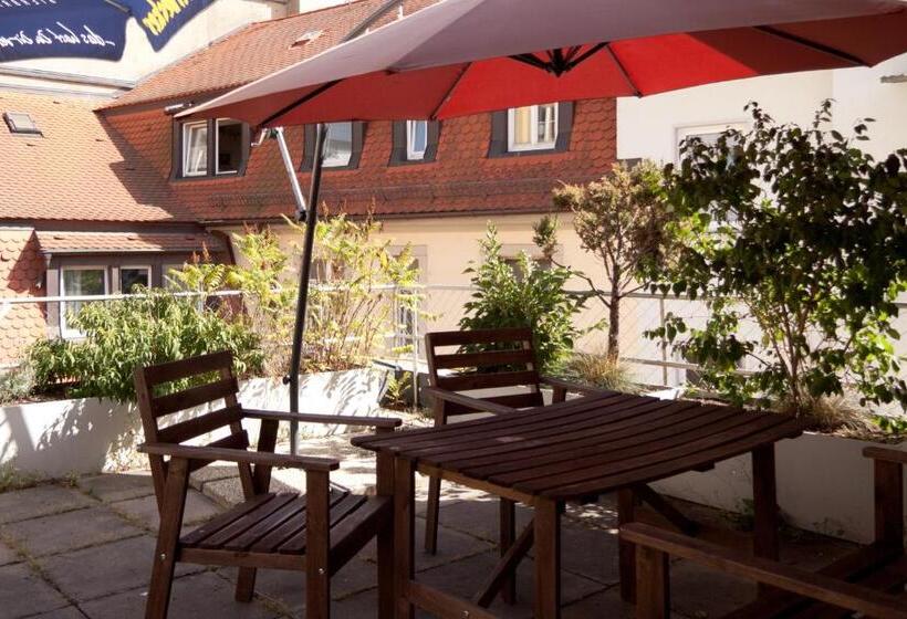 Студия Стандарт, Babelfish Hostel