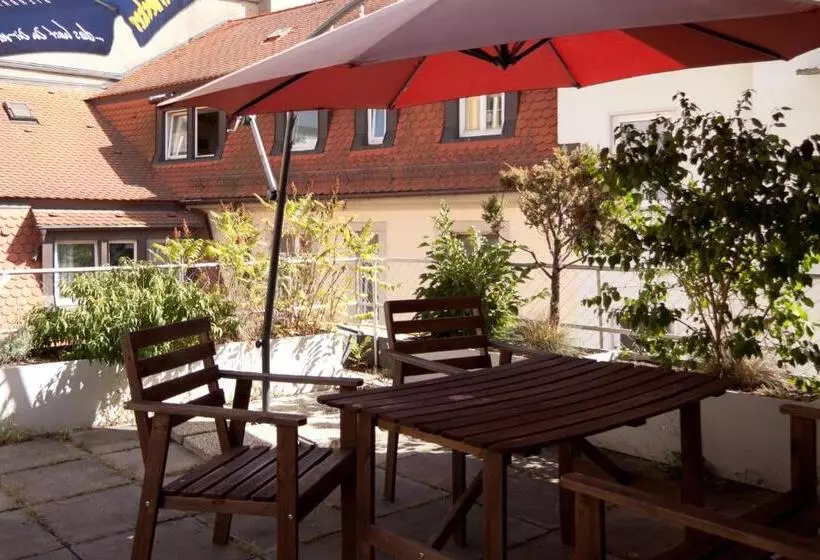 استودیوی استاندارد, Babelfish Hostel