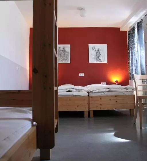 اتاق استاندارد چهار تخته, Babelfish Hostel