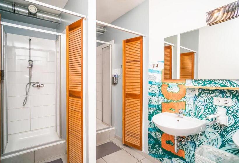 Кровать в Общей Комнате, Babelfish Hostel