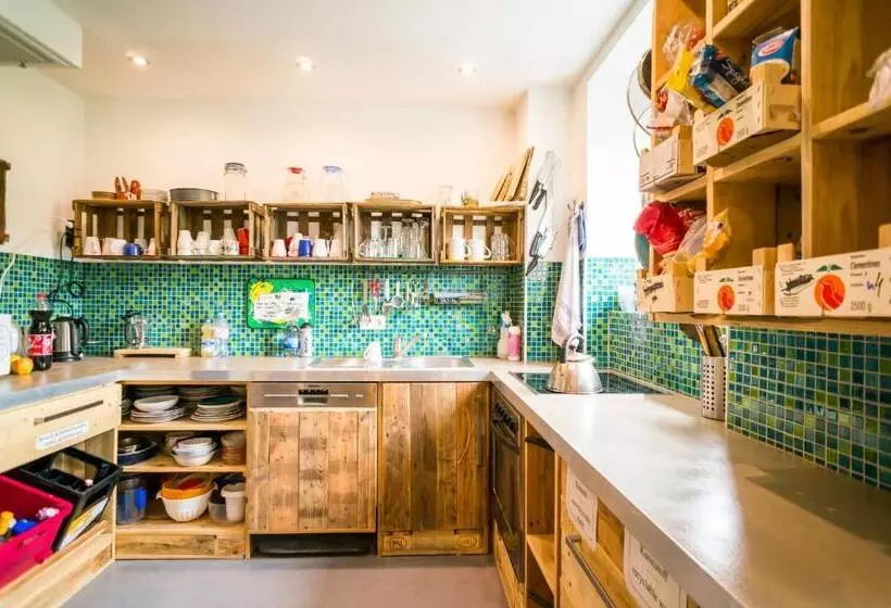 تختخواب در اتاق مشترک, Babelfish Hostel