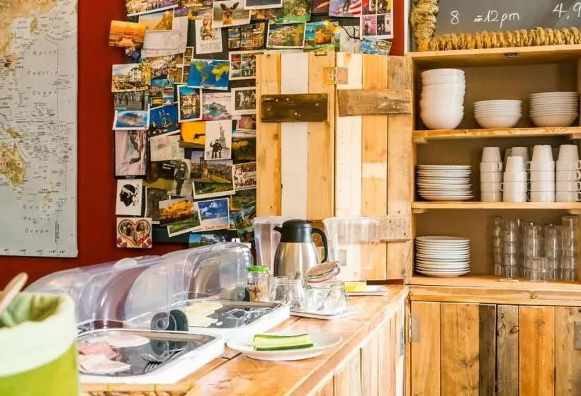 تختخواب در اتاق مشترک, Babelfish Hostel
