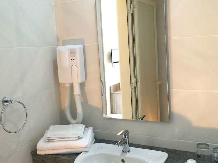 استودیوی استاندارد, Dean Hamlet