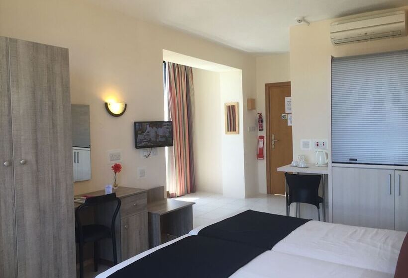 استودیوی استاندارد, Dean Hamlet