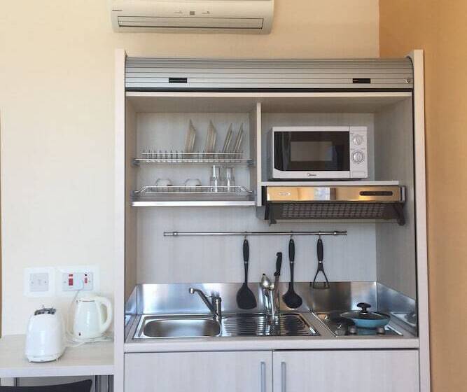 استودیوی استاندارد, Dean Hamlet