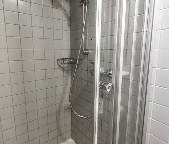 バス共有のスタンダードルーム, Hi Youth Hostel Lindau
