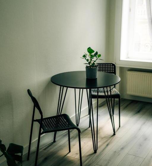 スタンダードルーム, Oskars Absteige