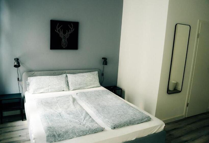 スタンダードルーム, Oskars Absteige