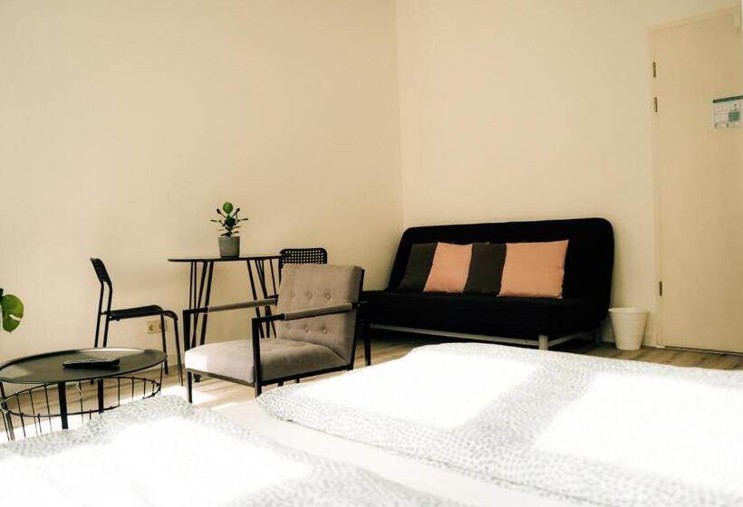 スタンダードルーム, Oskars Absteige