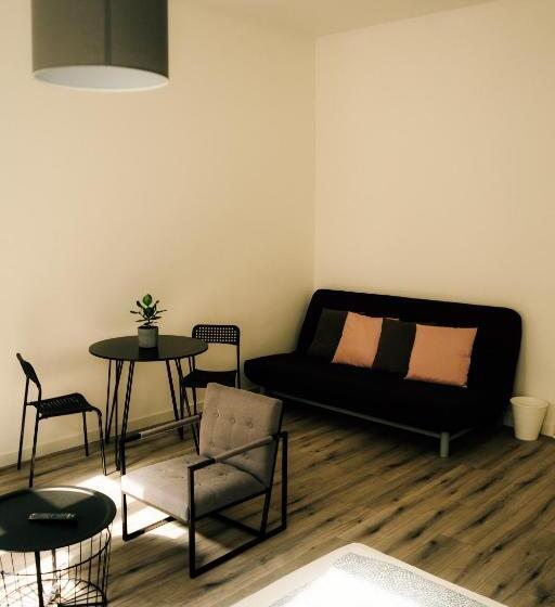 スタンダードルーム, Oskars Absteige