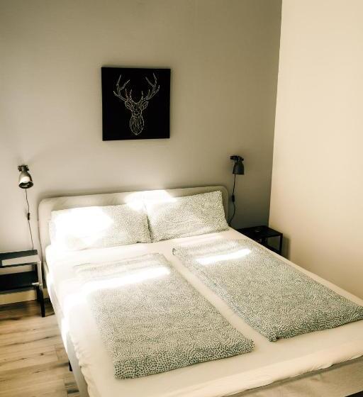 スタンダードルーム, Oskars Absteige