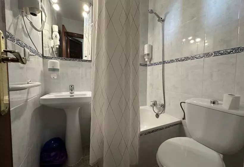 اتاق استاندارد با سرویس بهداشتی مشترک, Pensión Recogidas