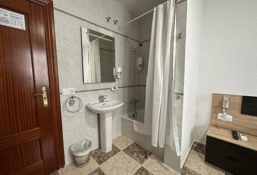 اتاق استاندارد با سرویس بهداشتی مشترک, Pensión Recogidas