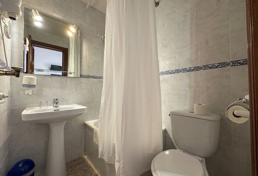 اتاق استاندارد با سرویس بهداشتی مشترک, Pensión Recogidas