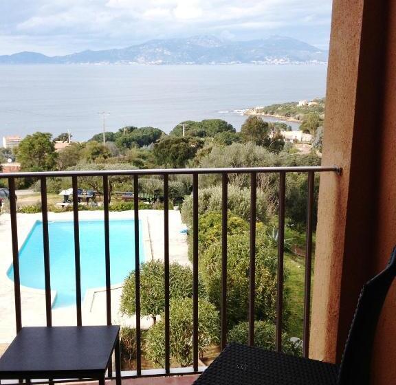 海景标准间露台, Celine