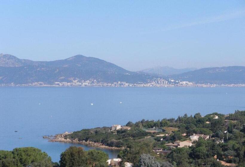 海景标准间露台, Celine