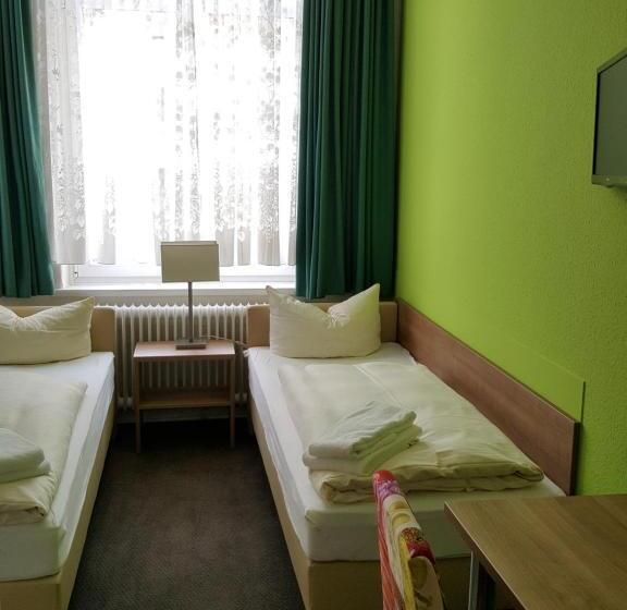 חדר סטנדרד יחיד חדר אמבטיה משותף, Flora