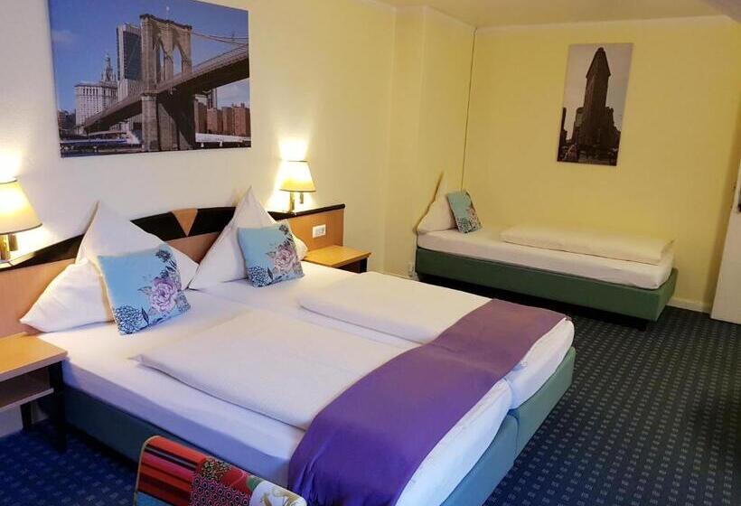 חדר סטנדרט לשלושה, Flora