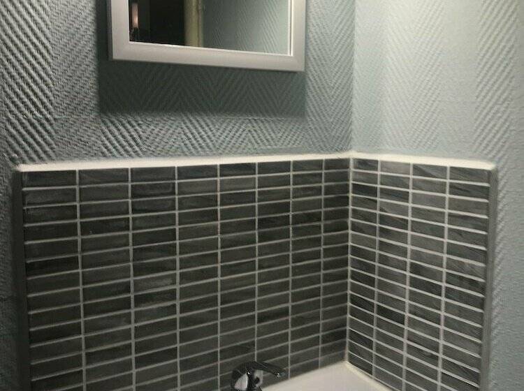 浴室共有ベーシックルーム, Gustaf Af Klint