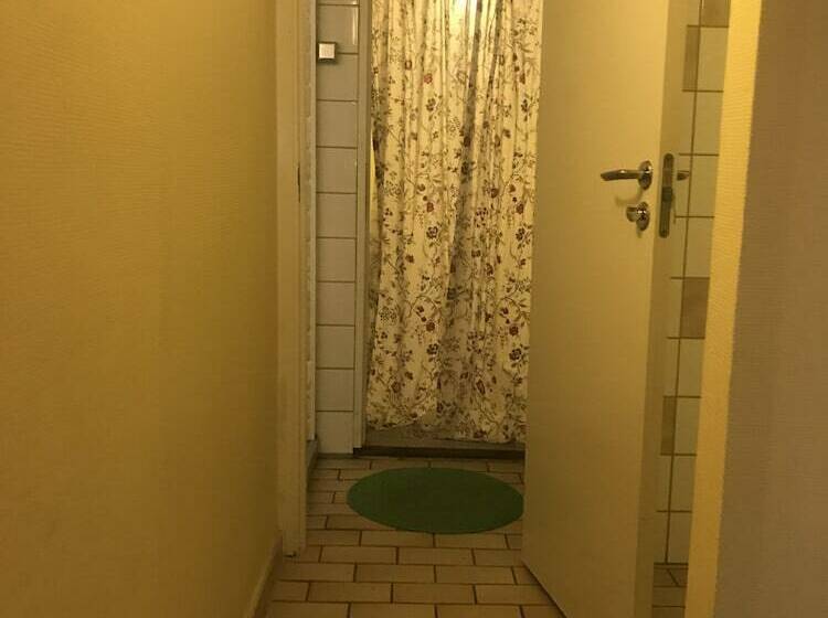 浴室共有ベーシックルーム, Gustaf Af Klint